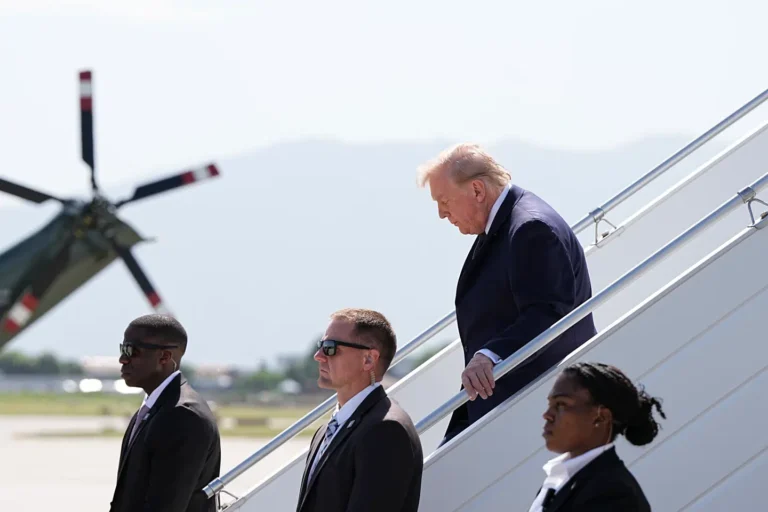 Follow Trump’s Journey in the White House Follow Trump's Journey in the White House