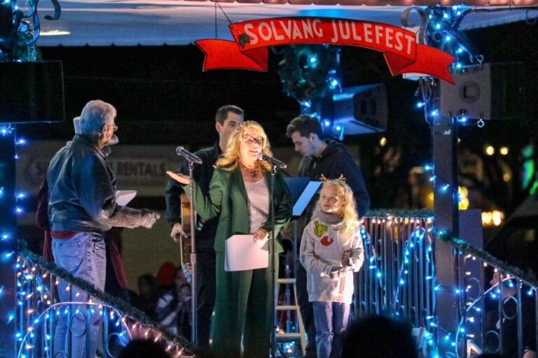 Solvang Julefest: Daily Festivities in Danish Village Holiday Solvang Julefest: Daily Festivities in Danish Village Holiday