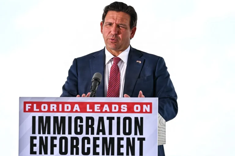 US Shuts Down Controversial Departure Center in Swamp Area